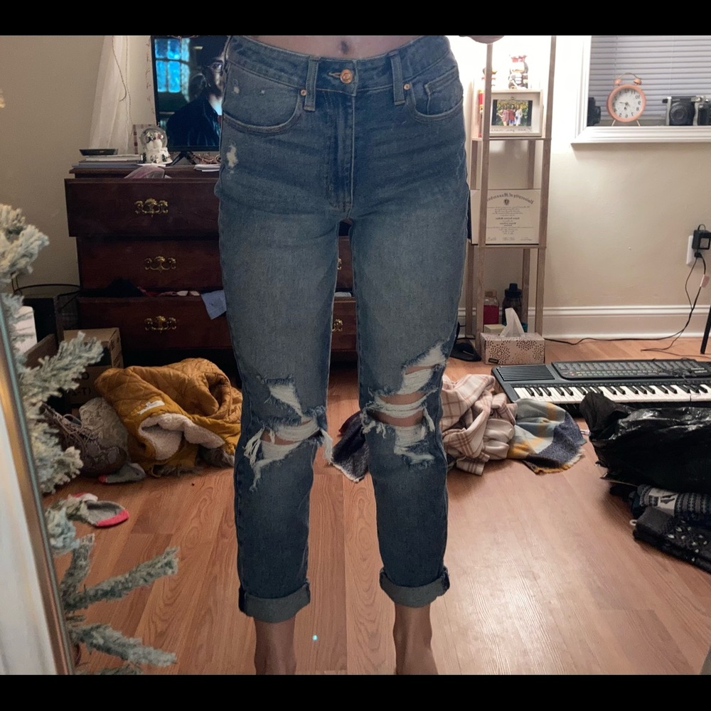 Low/mid rise ripped mom jeans